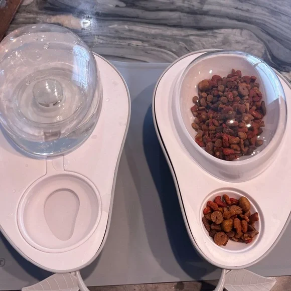 NIB Petomet 3 in 1 Small Avocado Shape Portable Pet Feeder Cats Dogs - Picture 5 of 7